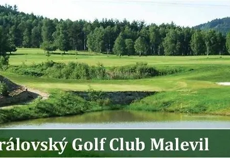 Villa Chateau Du Golf Next To Malevil Golf Heřmanice